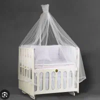 گهواره کنار مادر