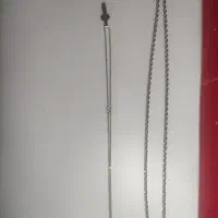 گردنبند با شکل طنابی و یک گردنبند کلید