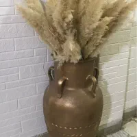 کوزه همراه گل خشک پامپاس
