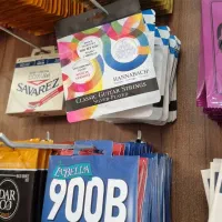 تعویض و فروش انواع سیم و گیتار و لوازم گیتار