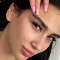 کاشت ابرو میکرو‌کاشت در کلینیک زیبایی مهرزاد