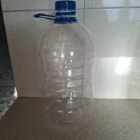 مقداری شیشه دررسایزهای مختلف و بطری