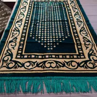 سه تا سجاده نماز تو