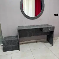 میز ناخن همراه با دوتا کشو و آینه