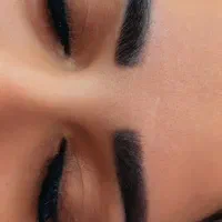مدل برای کاشت مژه (اکستیشن)
