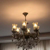 یک عدد لوستر بسیار شیک ۶ شاخه