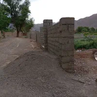 زمین مسکونی . جوی اب روان داخل زنین