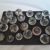 تعدادی اشک توپی لوستر
