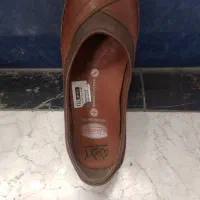 کتونی و کفش چرم|کیف، کفش، کمربند|سنگر, |دیوار