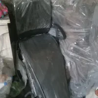 تعدادی صندلی گردون وجکدارواینه ارایش