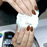 کاشت ناخن۳۵۰فقط درکنارش ژلیش پارایگان