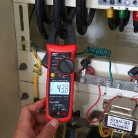 برق کاری برقکار صنعتی رفع اتصالی تعمیرات نورپردازی|خدمات پیشه و مهارت|شیراز, آزادگان|دیوار