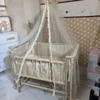 تخت کنار مادر فرشته