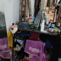 تخت خواب و آینه