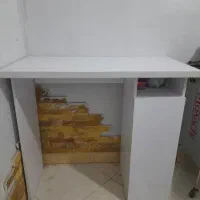 میز تحریر و کامپوتر
