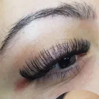 خدمات حرفه‌ای اکستنشن مژه و لیفت