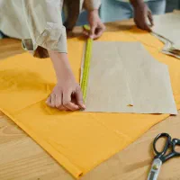 راهنمایی کمک برش هستم، برش و دوخت هم مهارت دارم