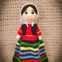 عروسک دست بافت بالباس قاسم آبادی