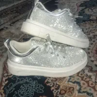 یک جفت کفش خارجی بسیار زیبا زنانه