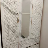 تعدادی لوازم خانه|میز تلویزیون|سیب و سوران, |دیوار