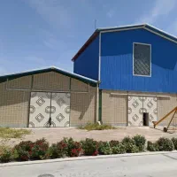 کارگر کارخانه تولیدی خوراک دام و طیور