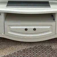 میز تلوزیون طرح رومی خیلی تمیز