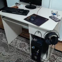 میز کامپیوتر رنگ شیری