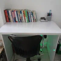 میز+صندلی+ زیر پایی