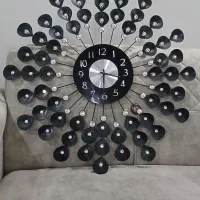 ساعت دیواری در حد نو