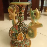 گلدان مینا کاری و یک مجسمه پلی استر