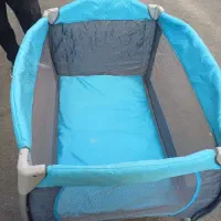 تخت کنار مادر