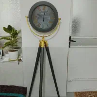 ساعت ایستاده تزیینی در حد نو