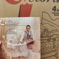 تخت کنار مادر