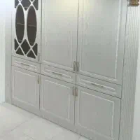 یک عددکمددیواری ممبران نئوکلاسیک درجه یک