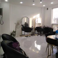 اجاره لاین سالن زیبایی با قرارداد رسمی|اجارهٔ دفتر کار، اتاق اداری، مطب|شیراز, فرگاز|دیوار