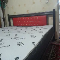 تخت فلزی دونفره همراه با تشک فنری در حد نو|تخت و سرویس خواب|همدان, |دیوار