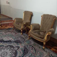 مبل هفت نفره چوب گردو محکم به فروش می‌رسد