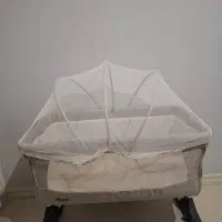 تخت کنار مادر زویه