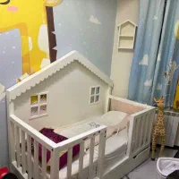 تخت و کمد و لوستر