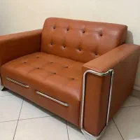 تعدادی مبل و صندلی و میز
