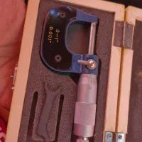 میکرومتر|ابزارآلات|شاهین‌شهر, دکتر حسابی|دیوار