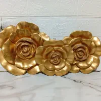 دیوارکوب طرح گل به همراه پروانه تزئینی