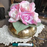 گل مصنوعی و گلدان تزیینی