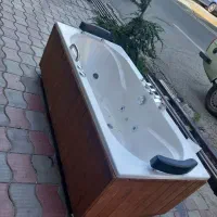 وان و جکوزی دو نفره روبه روی هم