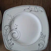 برنج و خورشت و پیش دست و کاسه