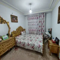 تخت خواب دو نفره بزرگ و دو فقره مینی بوفه