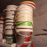 سطل رنگ تمیز