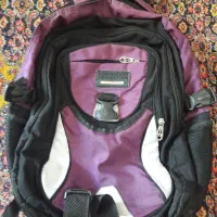 تعدادی کیف رودوشی و کوله پشتی