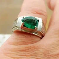 انگشتر زمرد زامبیا با شناسنامه تراش اشک رکاب نقره