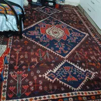 یک عدد قالی دست بافت قدیمی